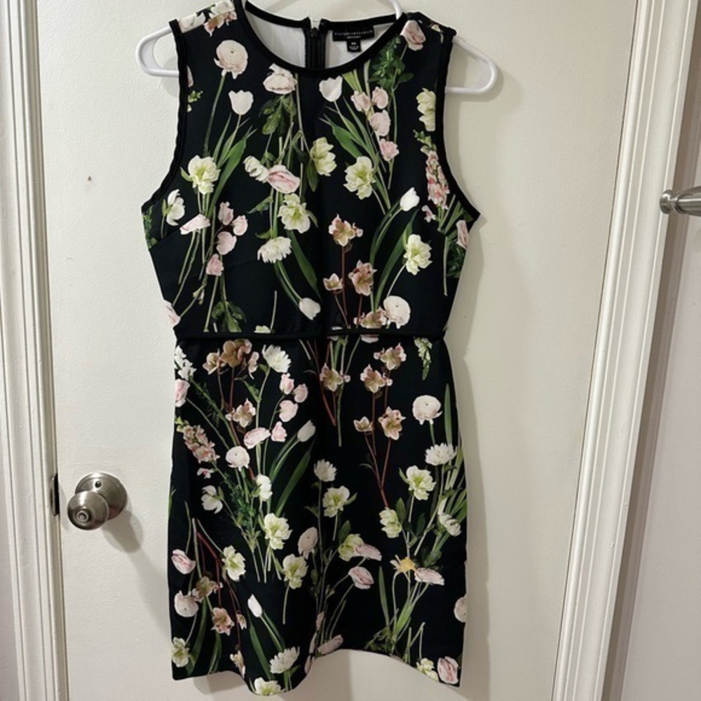 Victoria Beckham Target Rare Deadstock Floral Dress XS
Condition 9/10 no flaws